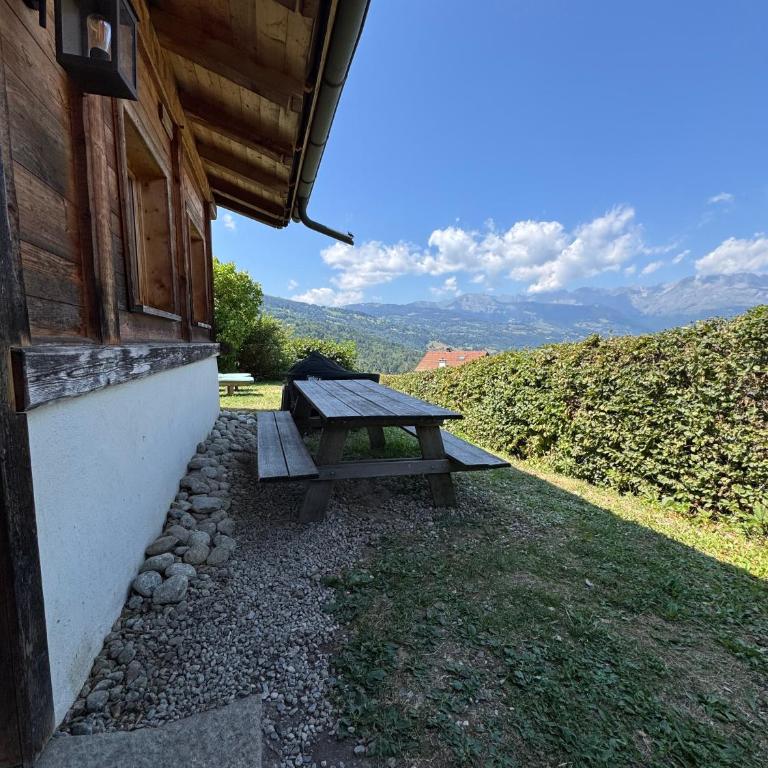 Chalet cosy proche Tramway du Mont-Blanc et centre - Chalet - 33