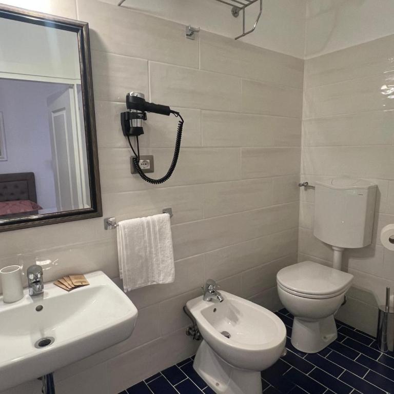 Guest House Biondi Pomezia - Camera Matrimoniale con Bagno Privato - 14