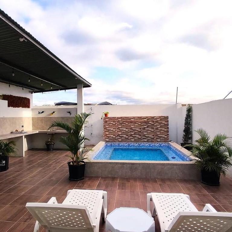 Casa del Lago TAOS Casa Completa con Piscina BBQ y Vista al Lago - Four-Bedroom Vacation Home - 4
