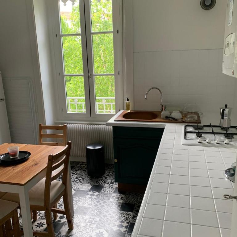 Appartement chaleureux - 40 m2 - Proche Gare - One-Bedroom Apartment - 5