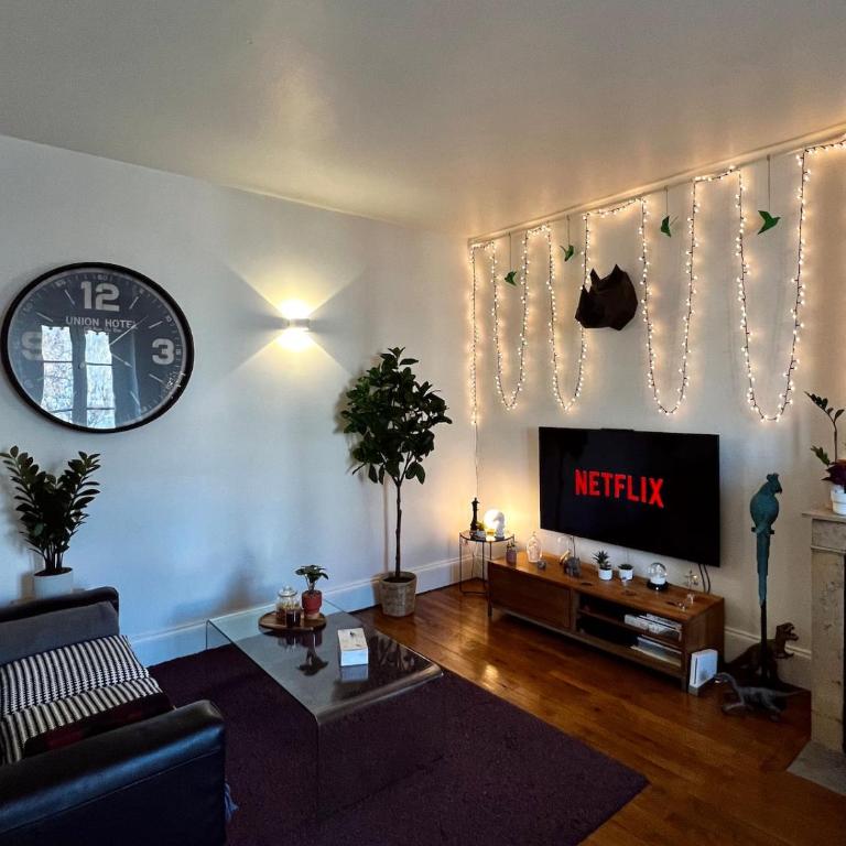 Appartement chaleureux - 40 m2 - Proche Gare - One-Bedroom Apartment - 12