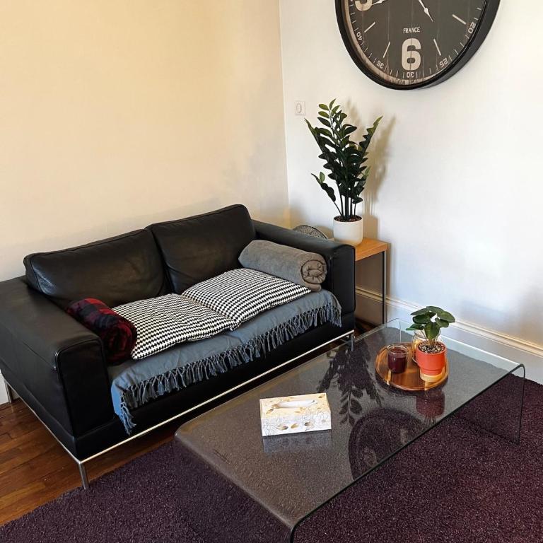 Appartement chaleureux - 40 m2 - Proche Gare - One-Bedroom Apartment - 22