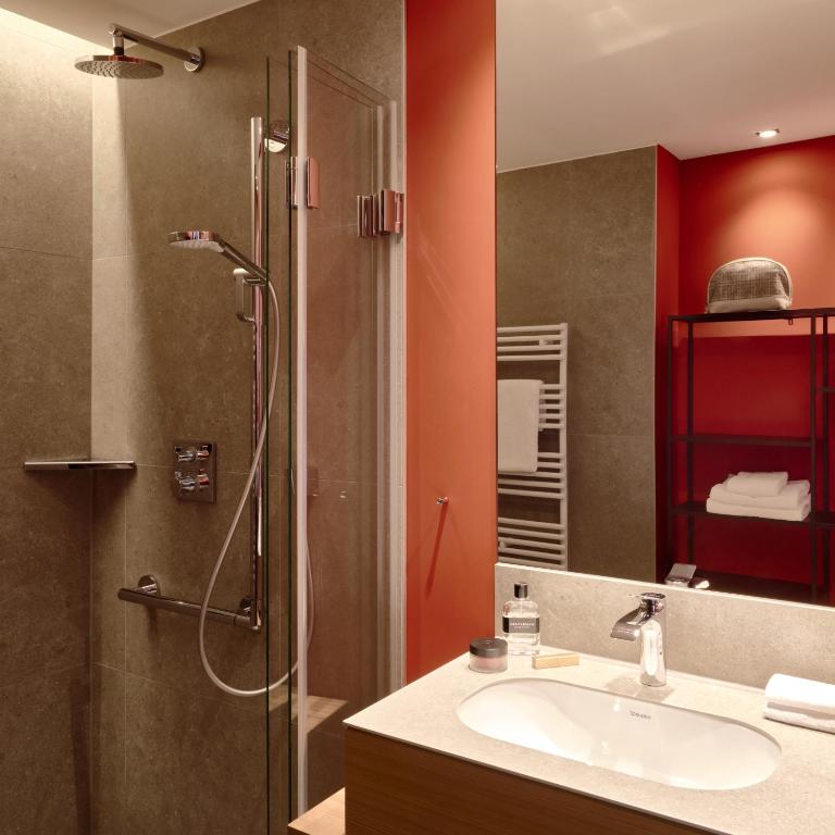 Falkensteiner Family Hotel Montafon - The Leading Hotels of the World - Superior Zimmer mit Balkon - 3