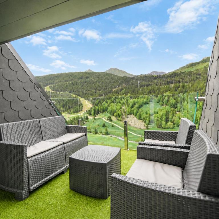 Jacuzzi y vistas panorámicas a Grandvalira I AndStay - Apartamento de 2 dormitorios con terraza - 1