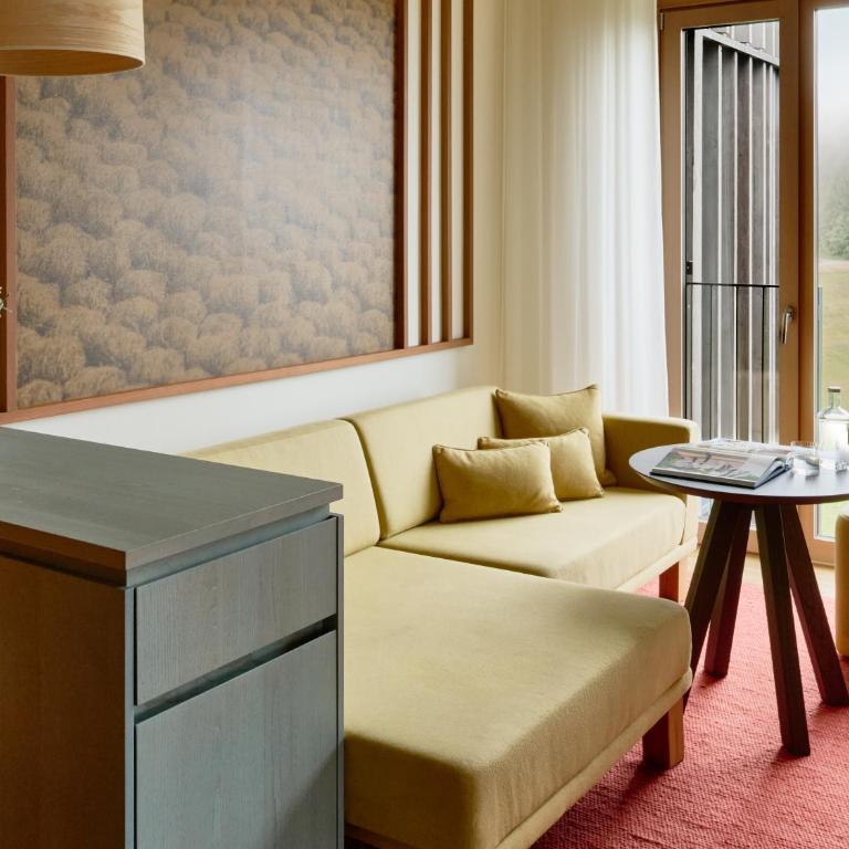 Falkensteiner Family Hotel Montafon - The Leading Hotels of the World - Suite mit Panoramablick und Balkon - 7