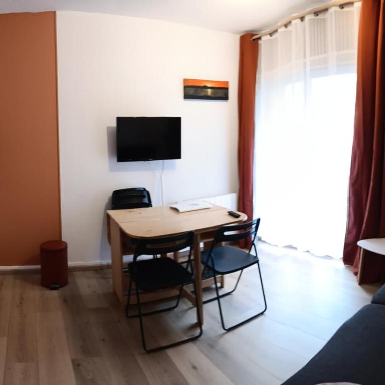 T2 rénové avec parking et balcon proche de toutes commodités calme et lumineux - Appartement 2 Chambres - 2
