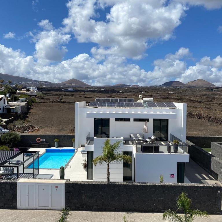 Lanz A Lot, modern 3 bed villa with private pool - Villa de 3 dormitorios - 1