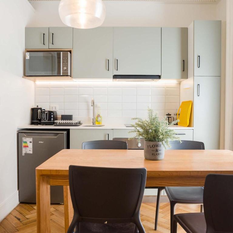 Bellavista Buzz Stylish 1BR Haven Just Steps from the Metro - Studio - 2