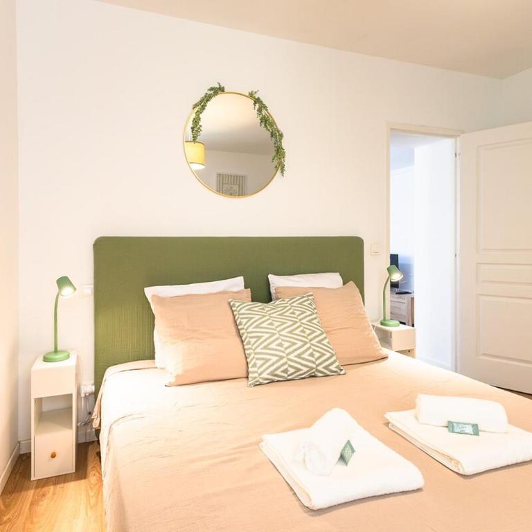 Colombine - Charme & Art de Vivre au Cœur de Pézenas, Balcon, WiFi Fibre - OFFRE SPECIALE - Appartement 2 Chambres Deluxe - 6