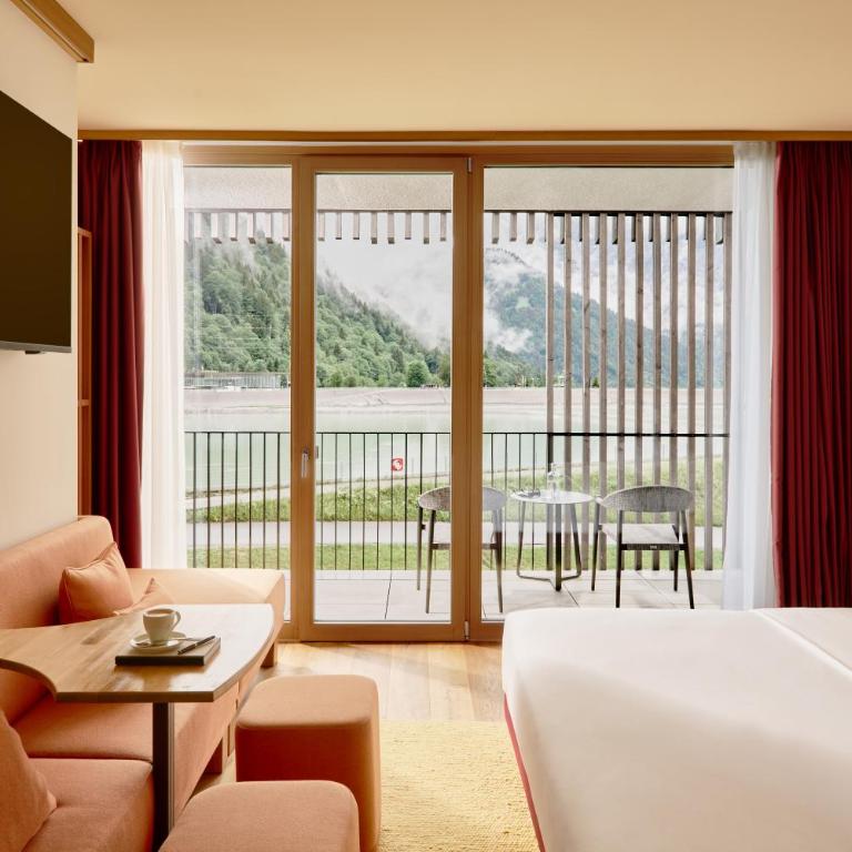 Falkensteiner Family Hotel Montafon - The Leading Hotels of the World - Familiensuite mit Balkon - 5