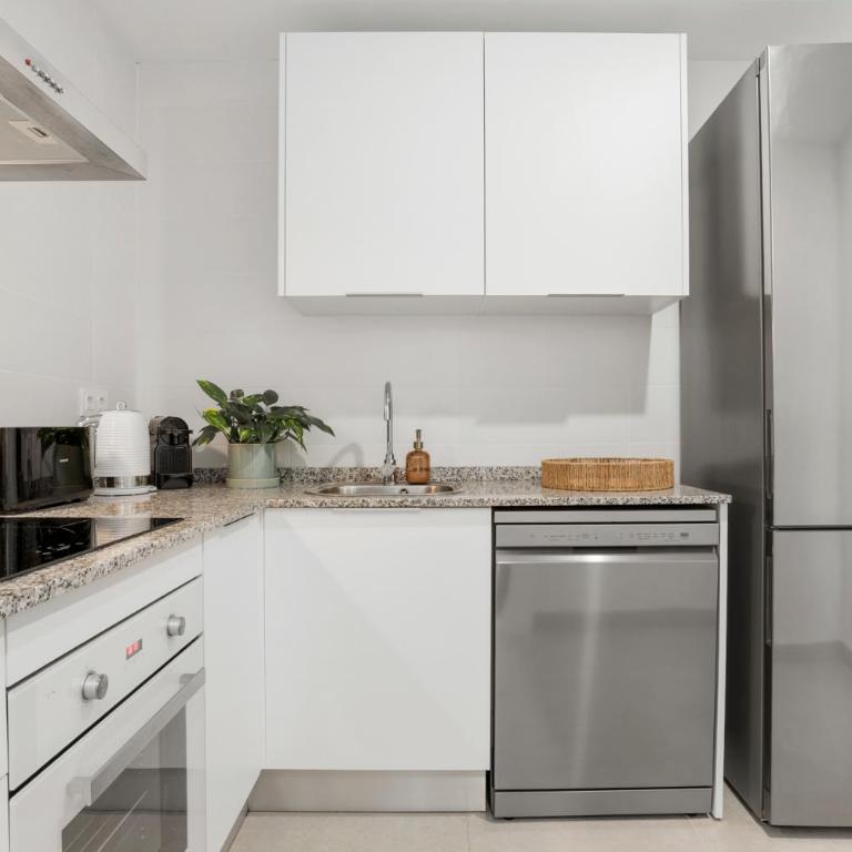Estepona Garden Escape - Two-Bedroom Apartment with Balcony - 8