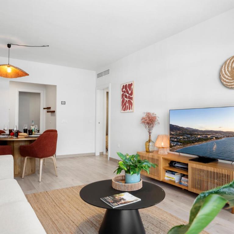 Estepona Garden Escape - Two-Bedroom Apartment with Balcony - 17