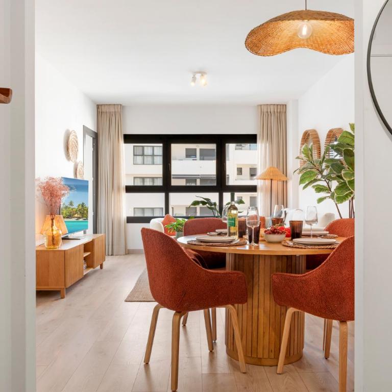 Estepona Garden Escape - Two-Bedroom Apartment with Balcony - 12