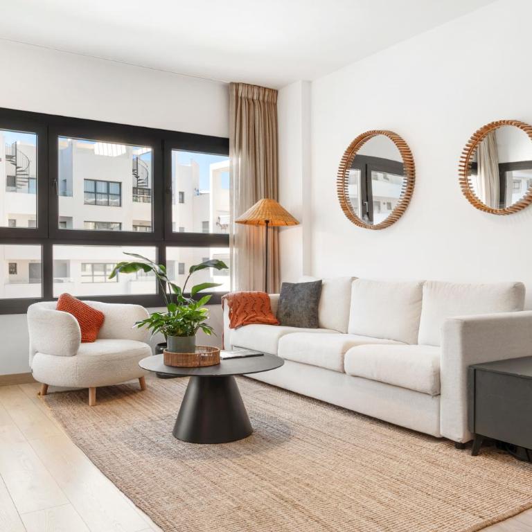 Estepona Garden Escape - Two-Bedroom Apartment with Balcony - 22