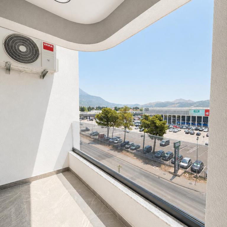 FortunaMax - Apartman sa 1 Spavaćom Sobom, Balkonom i Pogledom na Grad - 3