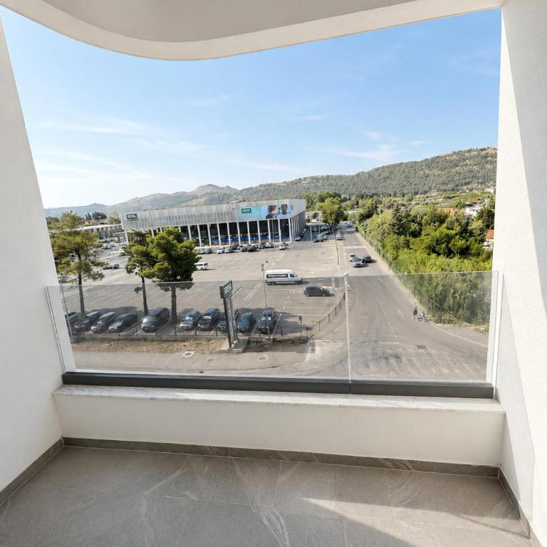 FortunaMax - Apartman sa 1 Spavaćom Sobom, Balkonom i Pogledom na Grad - 4
