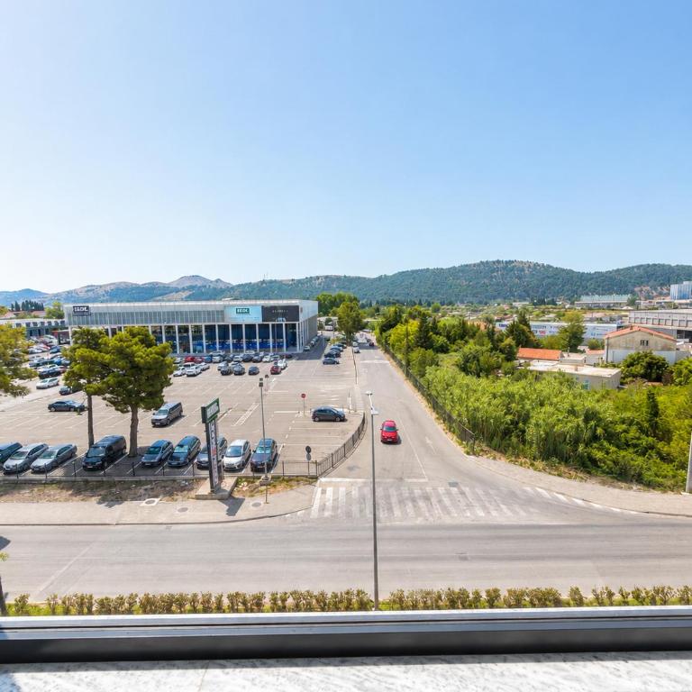 FortunaMax - Apartman sa 1 Spavaćom Sobom, Balkonom i Pogledom na Grad - 6