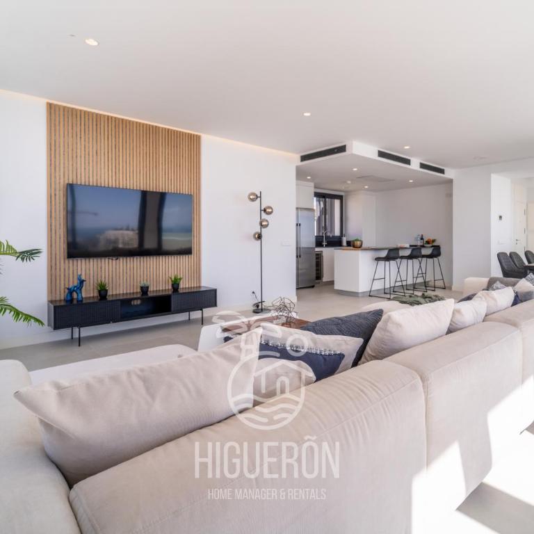 HigueronRentals Paradise Lift - Three-Bedroom Apartment - 10