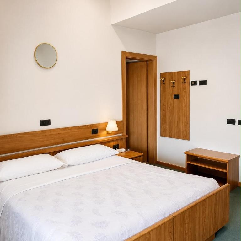 Hotel Ai Pini - Camera Comfort Matrimoniale/Doppia con Letti Singoli - 7