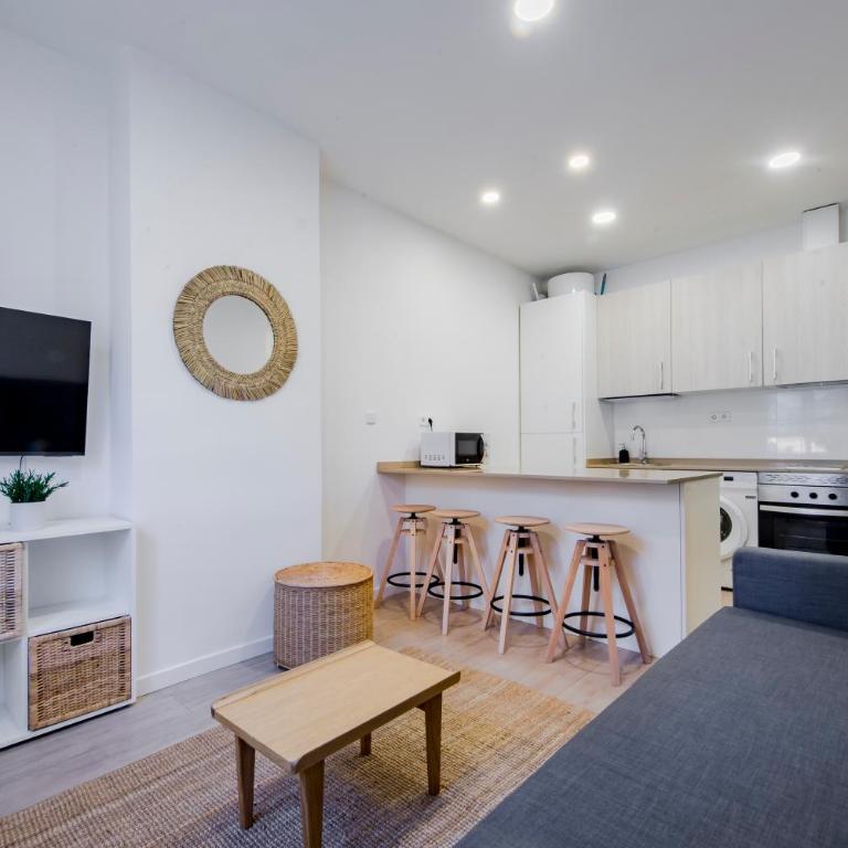 Comodidad con parking para 4, vive La Latina - Apartamento de 1 dormitorio - 1