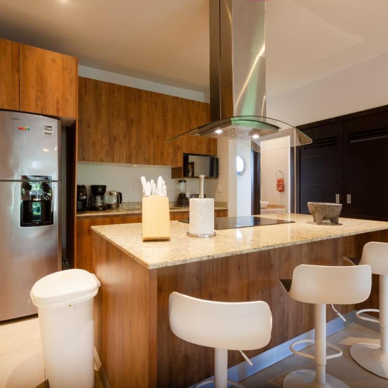 Family Friendly 10min to Beach WIFI 200MB Gym - Three-Bedroom Apartment - 9