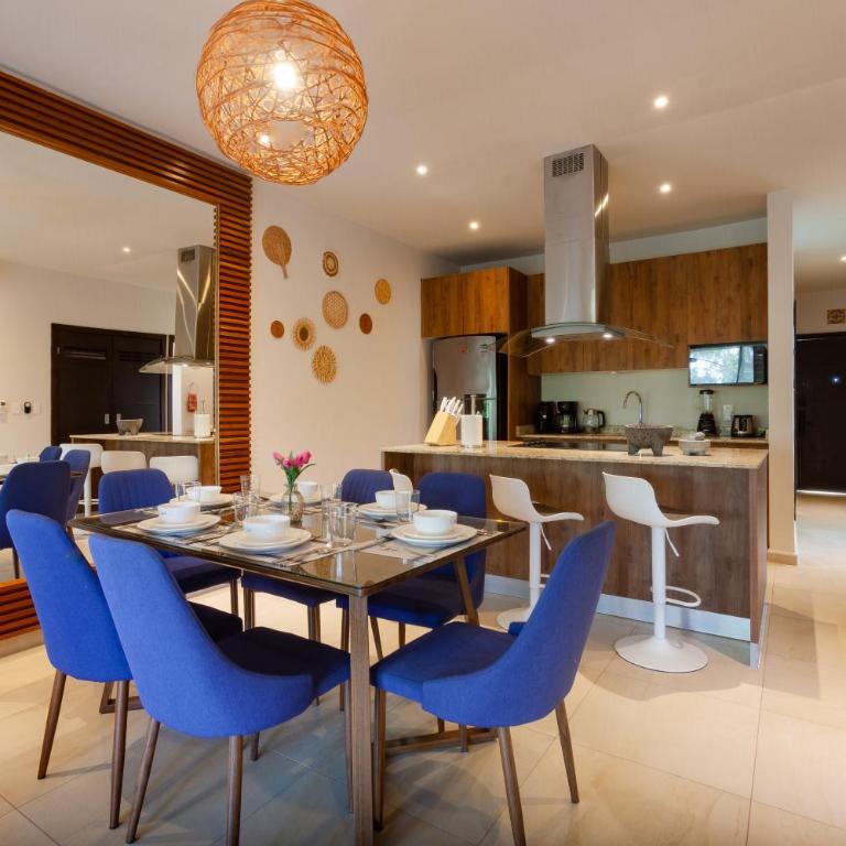 Family Friendly 10min to Beach WIFI 200MB Gym - Three-Bedroom Apartment - 14