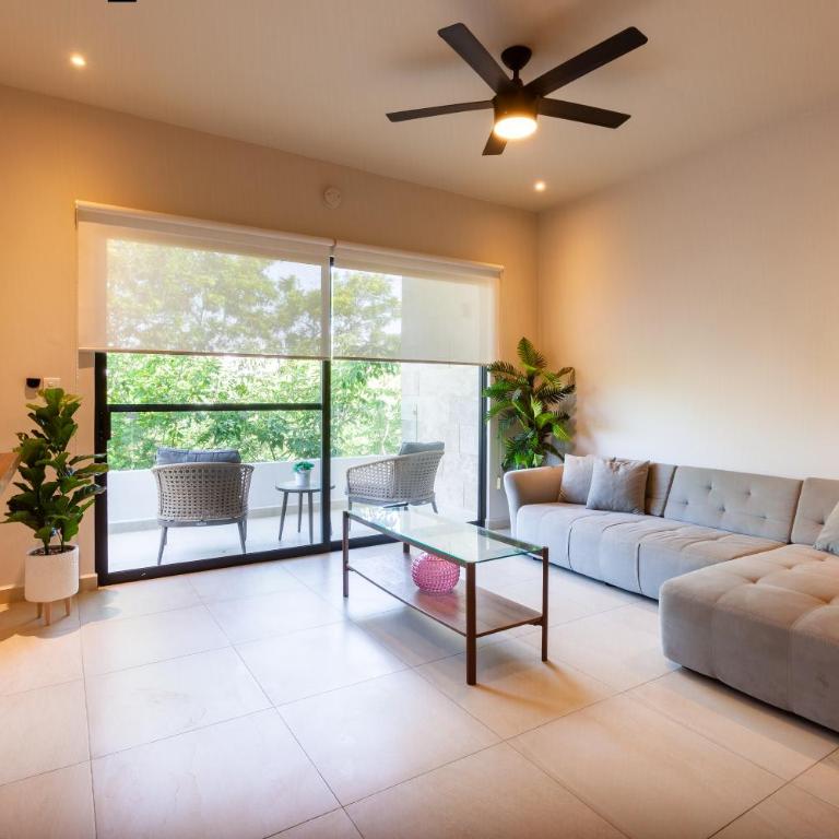 Family Friendly 10min to Beach WIFI 200MB Gym - Three-Bedroom Apartment - 10