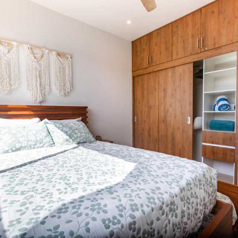 Family Friendly 10min to Beach WIFI 200MB Gym - Three-Bedroom Apartment - 30