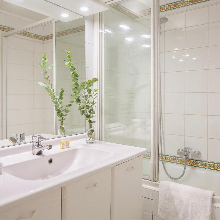 Hotel des Grandes Ecoles - Chambre Double Supérieure - Vue sur Jardin - 13