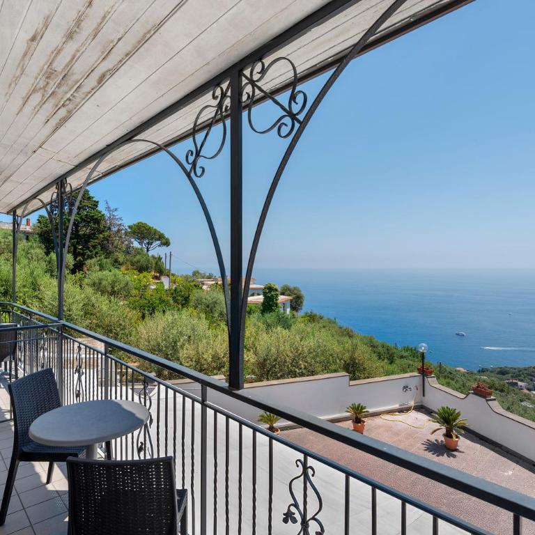 Villa Azzurra - Appartamento Superior con 1 Camera da Letto e Balcone - 4