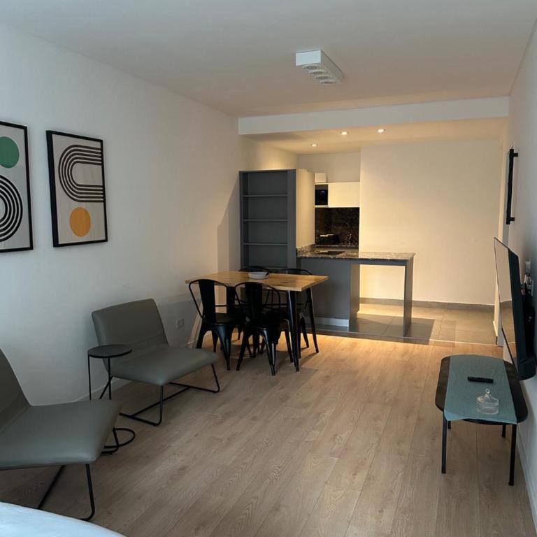 Monoambiente amplio para 2 personas Zona Hospital Italiano R302 - Apartamento Estudio con cama grande - 1