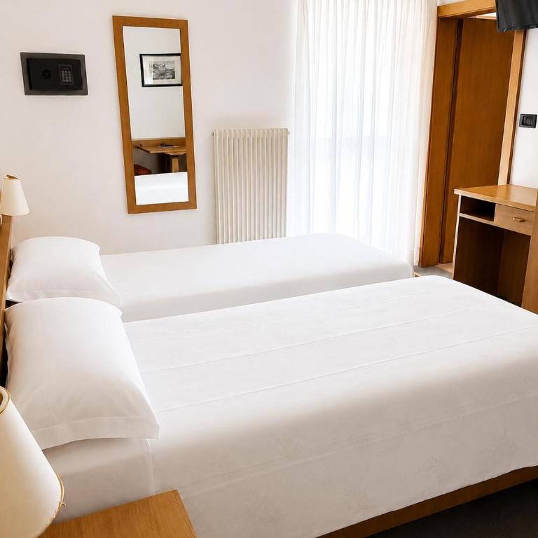 Hotel Ai Pini - Camera Comfort Matrimoniale/Doppia con Letti Singoli - 10