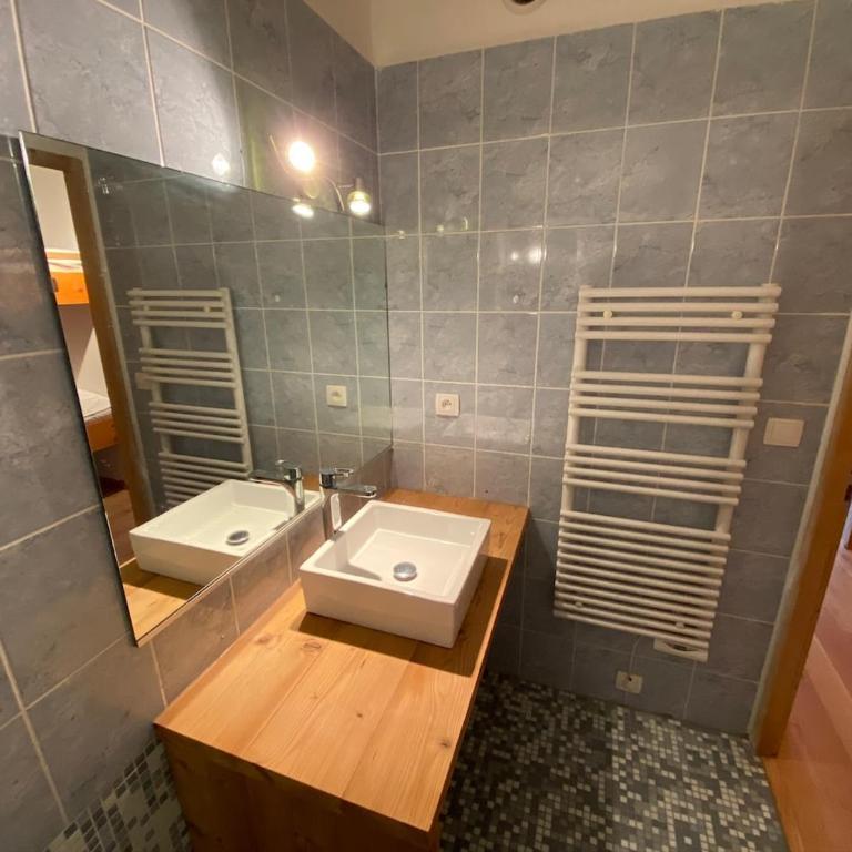Beautiful foot of slopes with parking - Maison de Vacances - 15