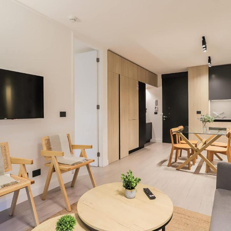 Comfort & Style 2BR Las Condes Apt perfect for 5 - Apartment - 3
