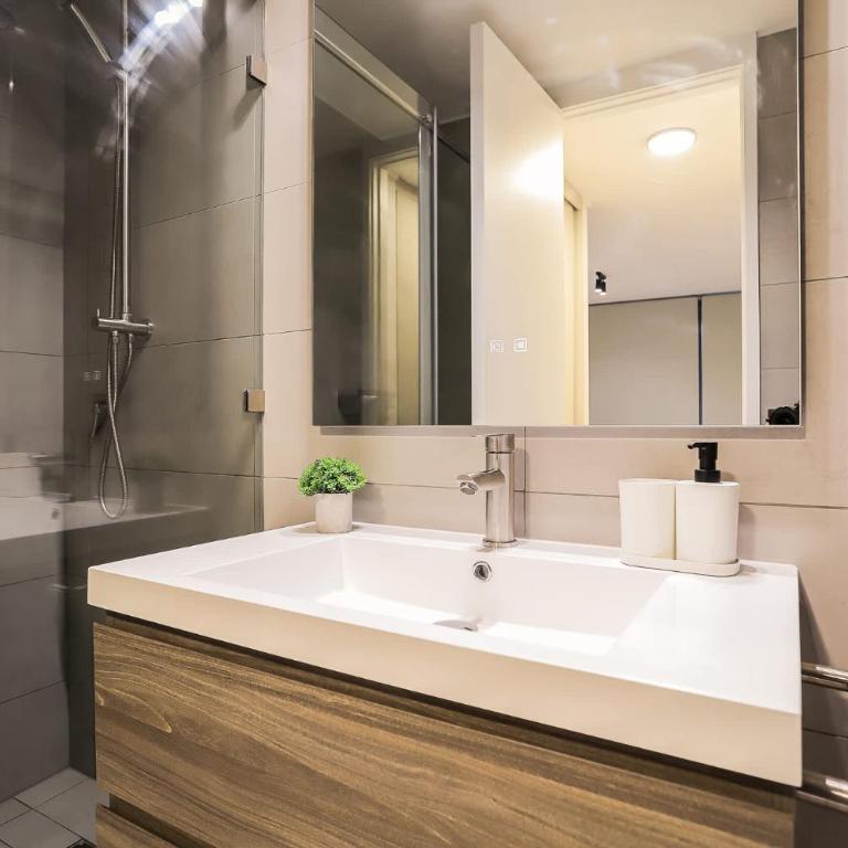 Comfort & Style 2BR Las Condes Apt perfect for 5 - Apartment - 21