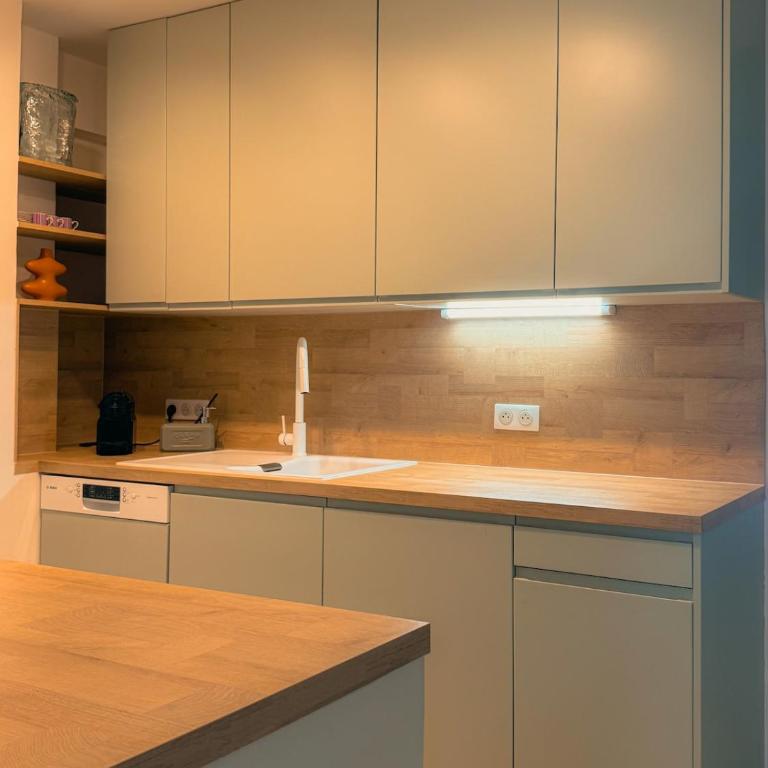 3-room apartment for 6 people in Port Vauban - Appartement 2 Chambres - 24