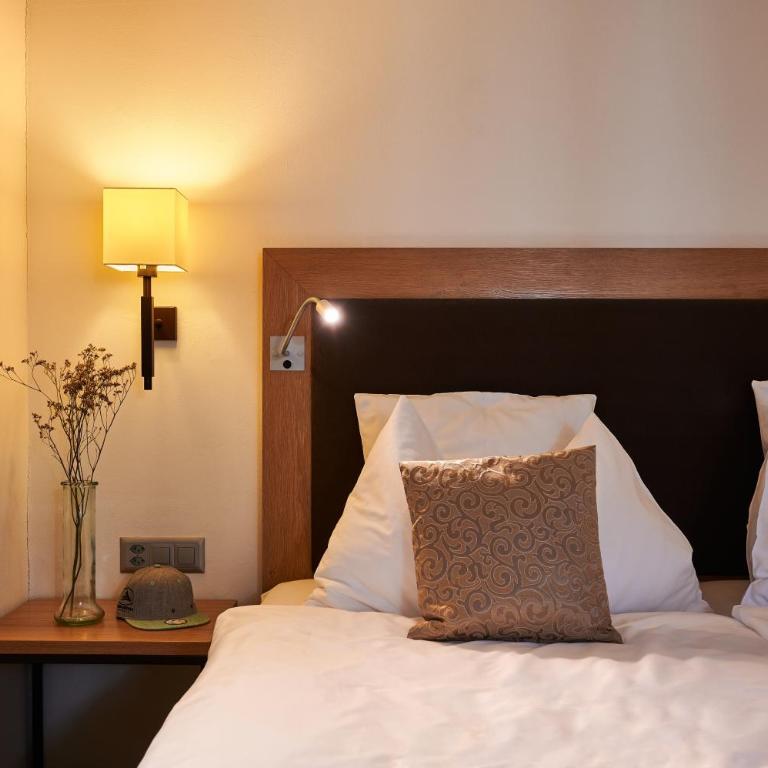 Hotel AMBiANCE - Standard Double Room with Matterhorn Balcony View - 2