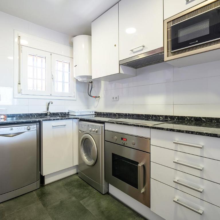 Hauzify I Apartament Golden Sand - Two-Bedroom Apartment with Terrace - 14