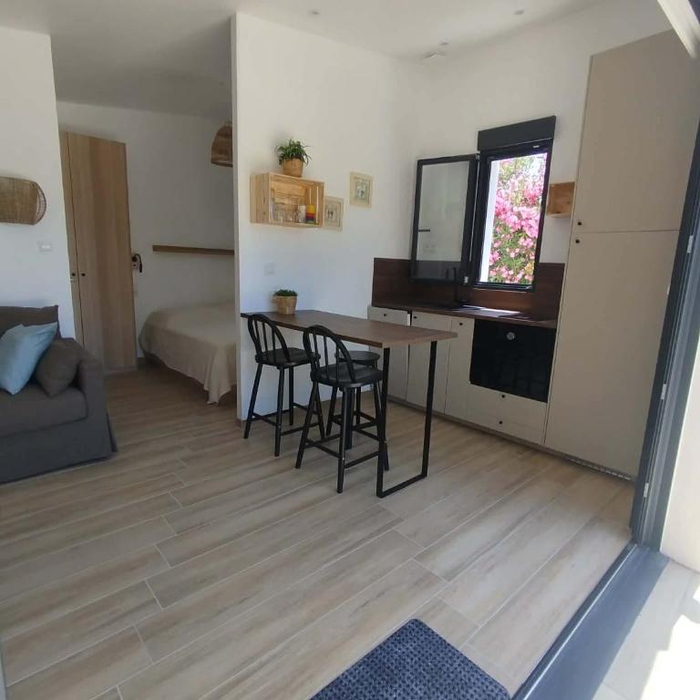Studio avec terrasse, nature, plage à 15 min à pied - Maison 1 Chambre - 5