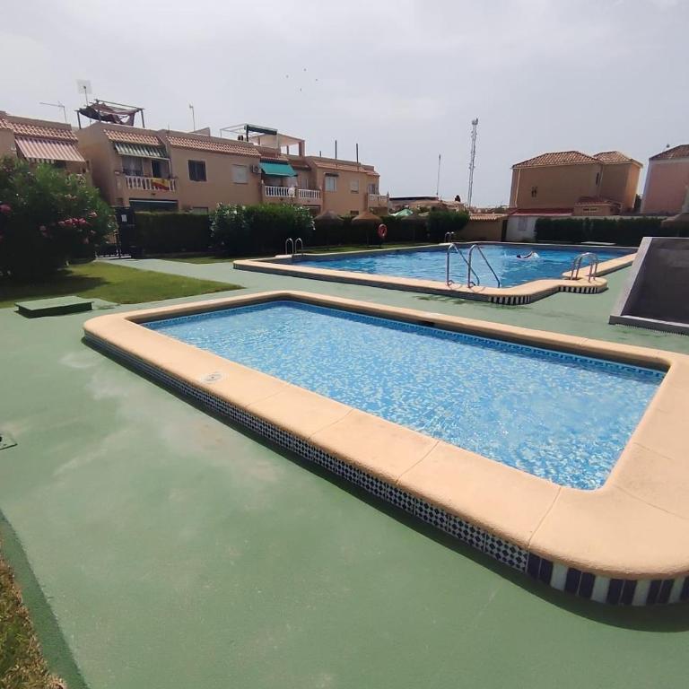 Bungalow Coqueto! - Two-Bedroom Apartment - 2