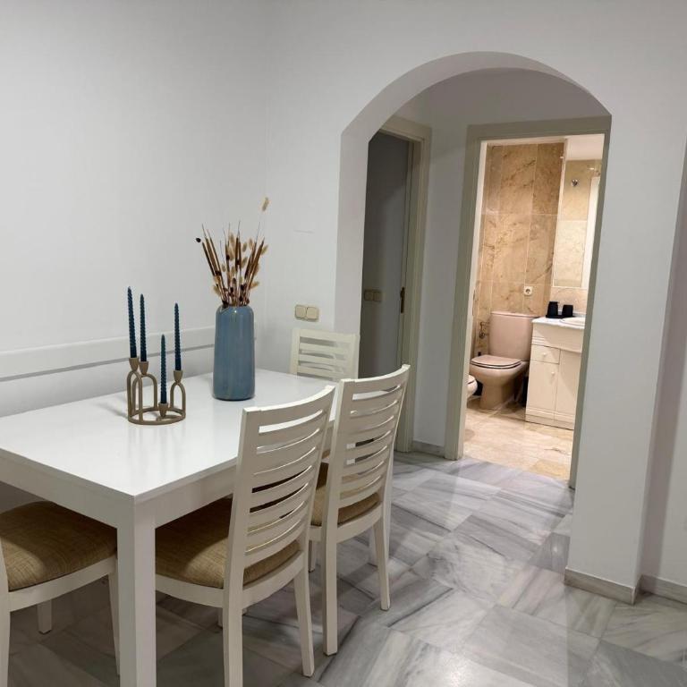 Gilarez - Two-Bedroom Deluxe Apartment with Balcony - 4