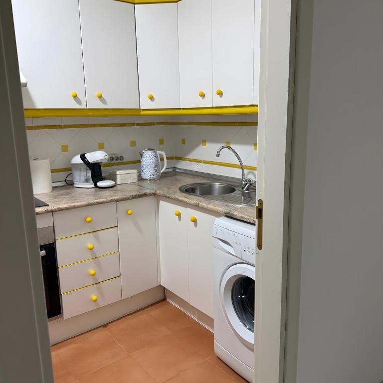 Gilarez - Two-Bedroom Deluxe Apartment with Balcony - 16
