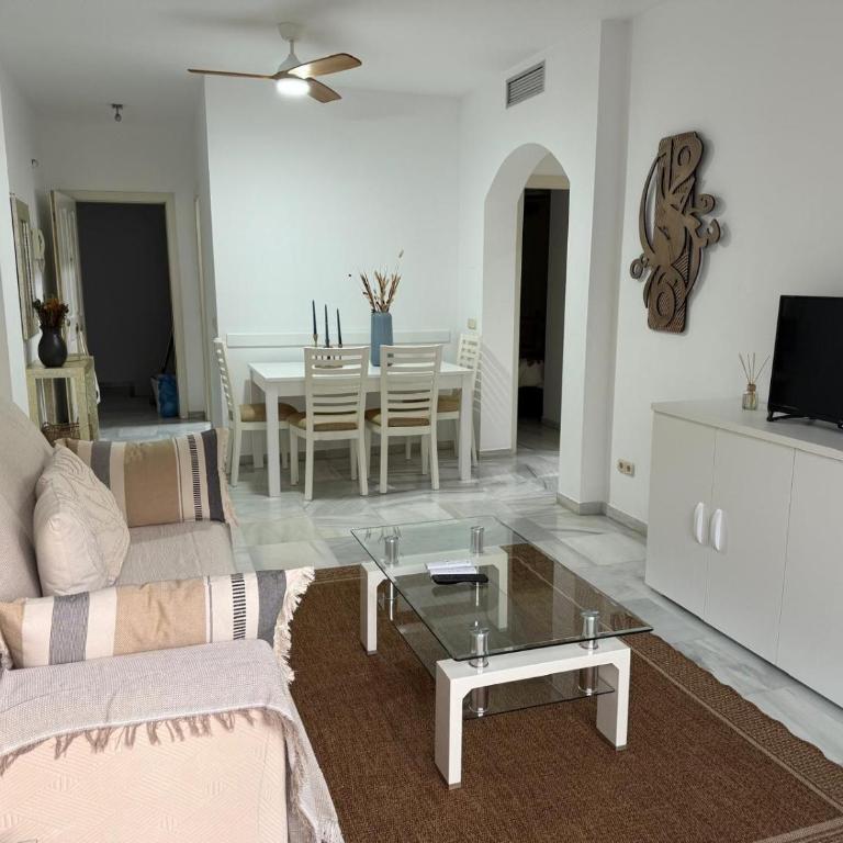 Gilarez - Two-Bedroom Deluxe Apartment with Balcony - 2