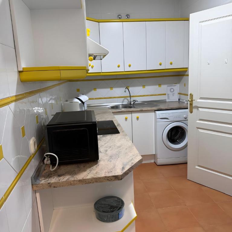 Gilarez - Two-Bedroom Deluxe Apartment with Balcony - 6
