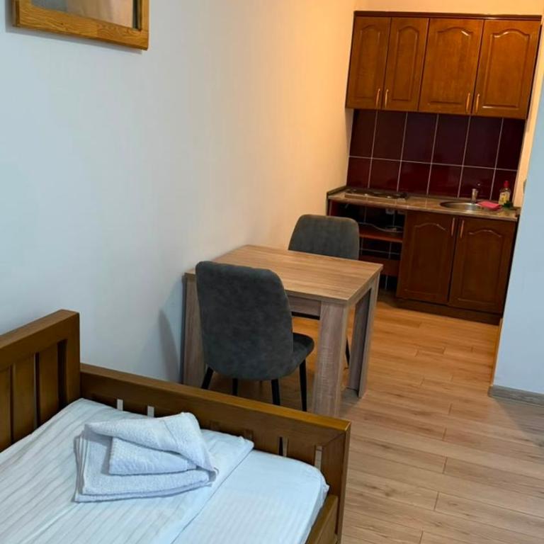 Pansion Kolašin - Apartman sa 2 Spavaće Sobe - 1
