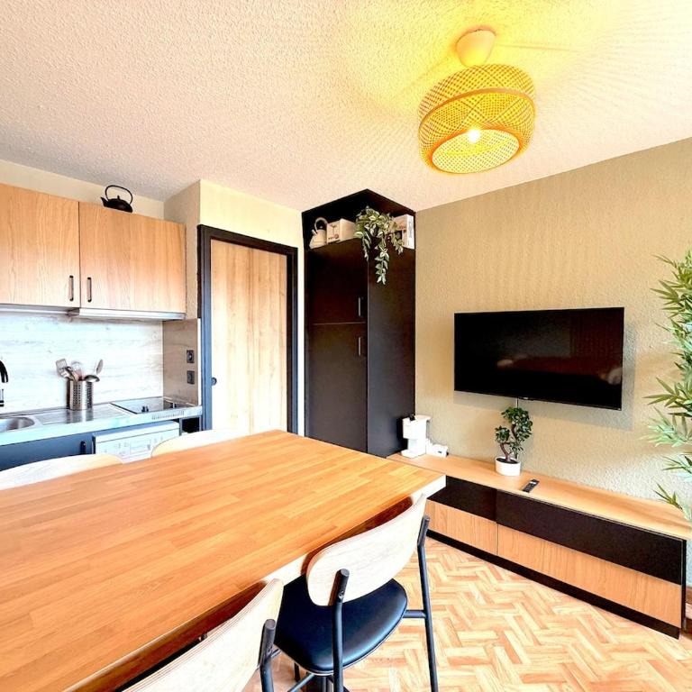 T2 chic rénové, à deux pas des remontées - Apartment mit 1 Schlafzimmer und Balkon - 3