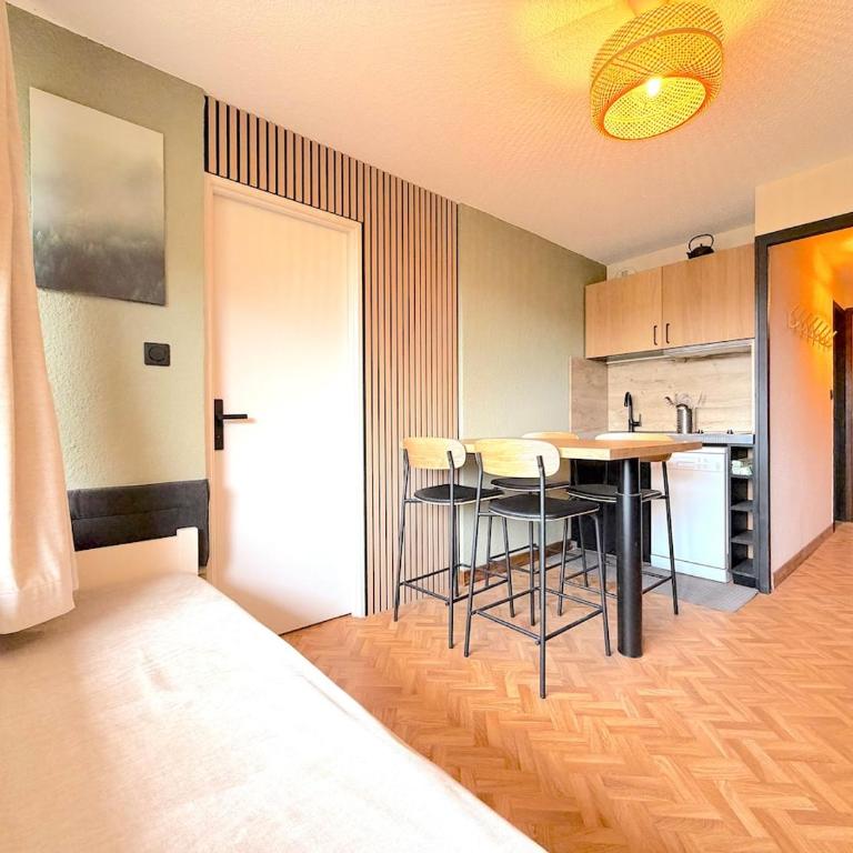 T2 chic rénové, à deux pas des remontées - Apartment mit 1 Schlafzimmer und Balkon - 11