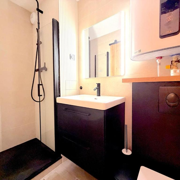 T2 chic rénové, à deux pas des remontées - Apartment mit 1 Schlafzimmer und Balkon - 12
