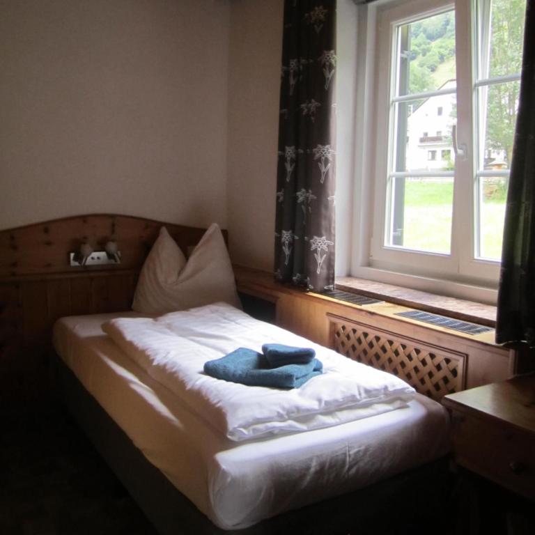Gasthof Fair - Comfort Dreibettzimmer mit Dusche - 9
