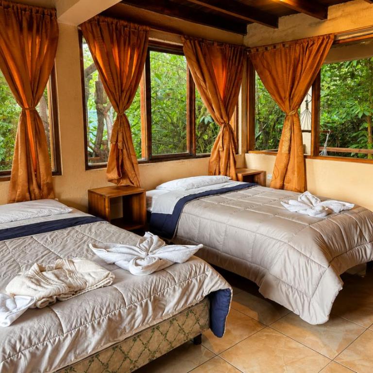 Hostería los Cedros de Mindo - Habitación Familiar con vistas a la montaña - 6